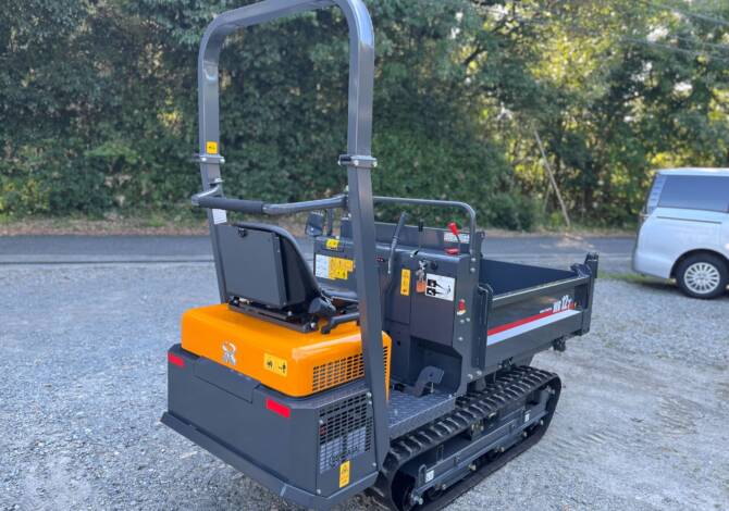 Yamaguchi WB12γ tracked dumper, rear three-quarter view