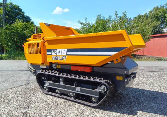 Yamaguchi WB06DHLα high lift tracked dumper, front three-quarter view