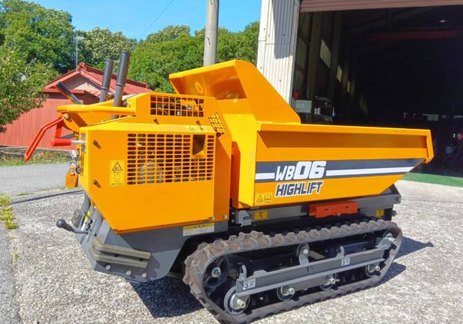 Yamaguchi WB06DHLα high lift tracked dumper, rear three-quarter view