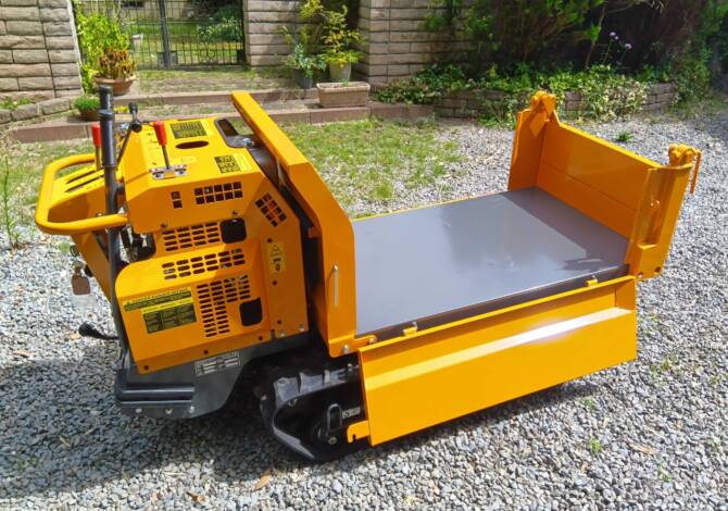 Yamaguchi WB06Dα tracked dumper with dropsides open