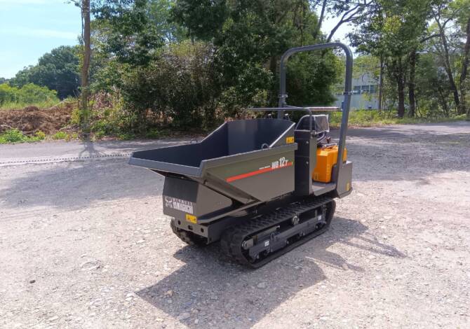 Yamaguchi WB12γ-DTB tracked dumper, front three-quarter view