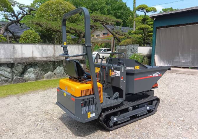 Yamaguchi WB12γ-DTB tracked dumper, rear three-quarter view