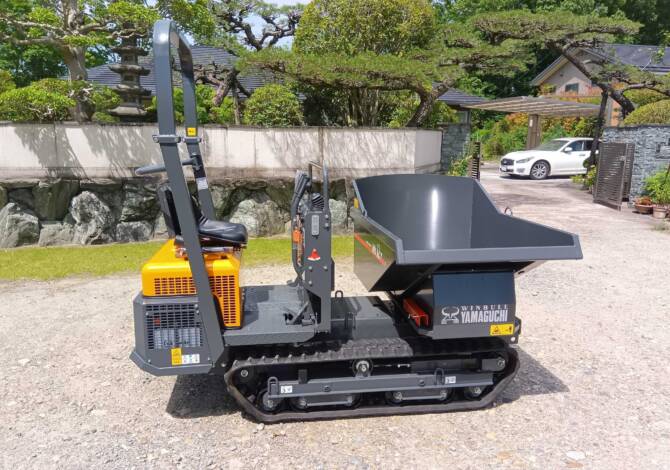Yamaguchi WB12γ-DTB tracked dumper, side view